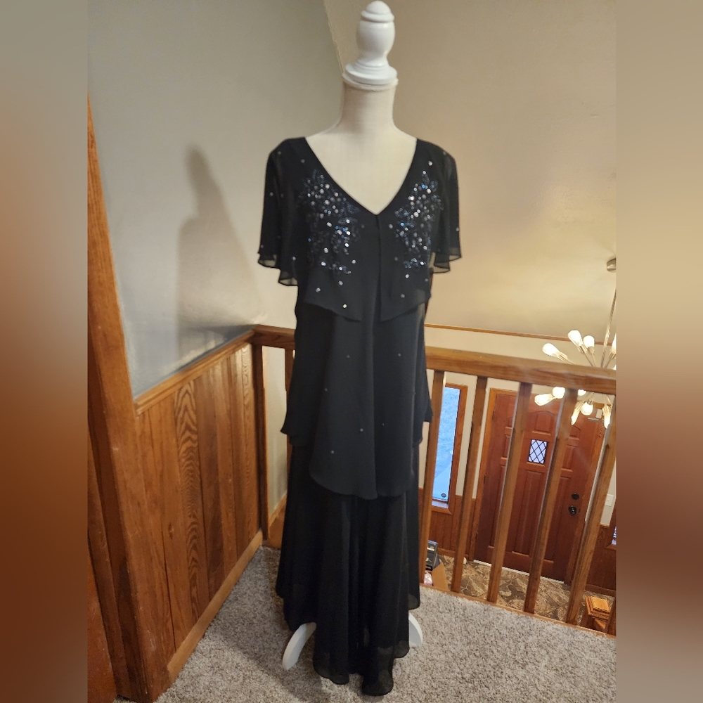 🎈Nox Black slip on stretch gown Size Medium